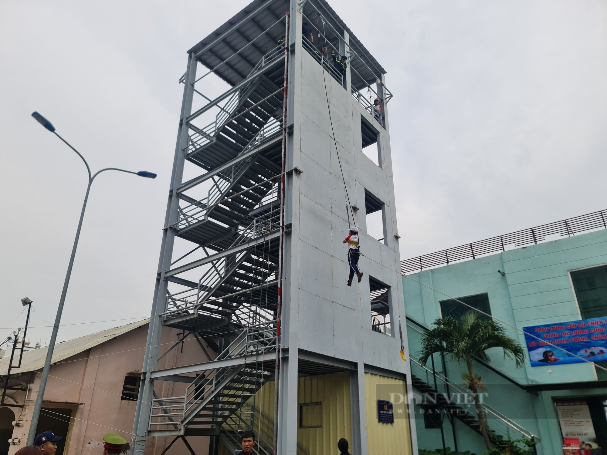 Ông Park Hang Seo dự lễ ra mắt Trung tâm Giáo dục Phòng cháy chữa cháy và cứu nạn cứu hộ tại TP.HCM- Ảnh 3.