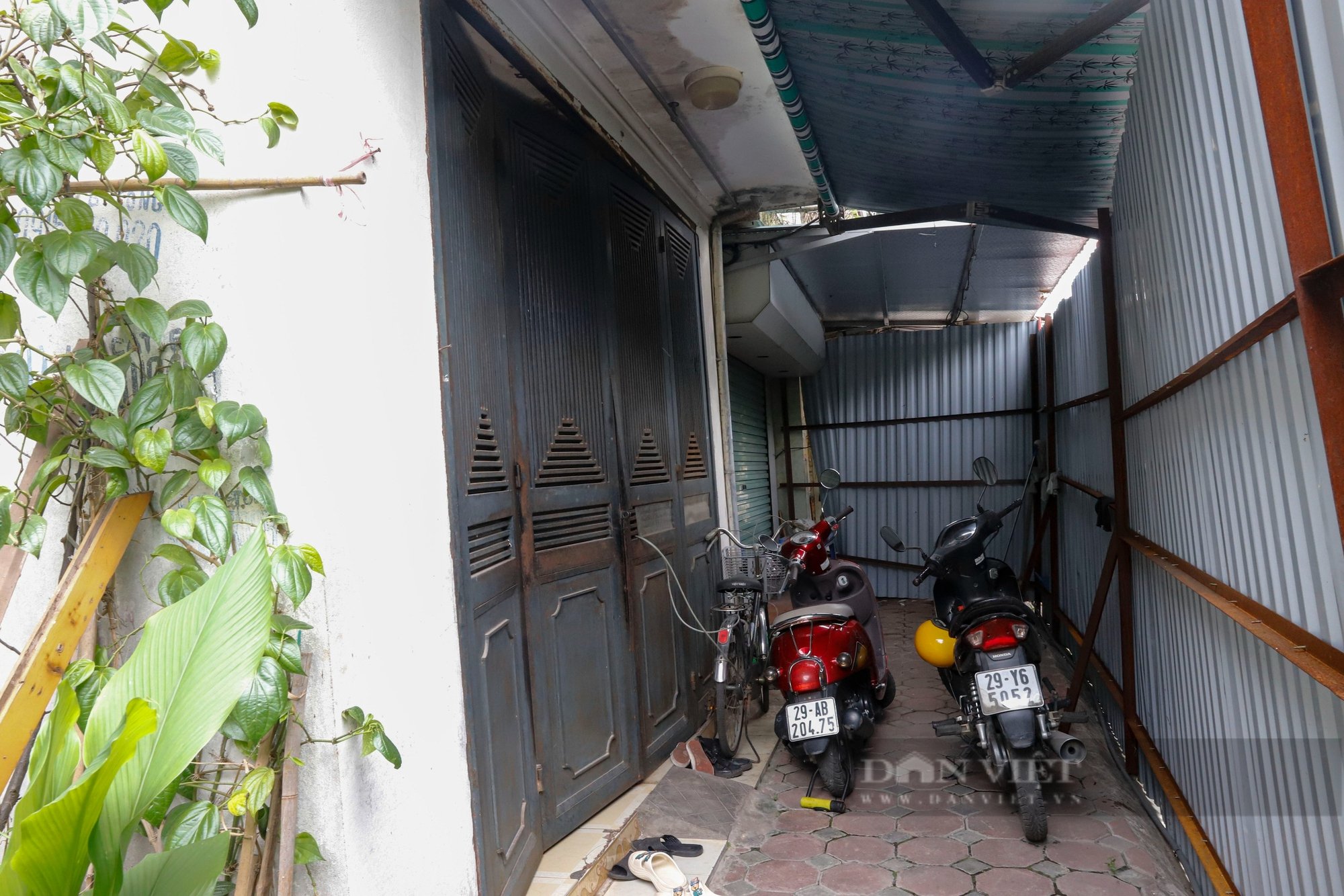 Hiện trạng các khu tập thể chờ sập ở Hà Nội sau hơn 1 năm bị quây tôn cảnh báo nguy hiểm- Ảnh 5.