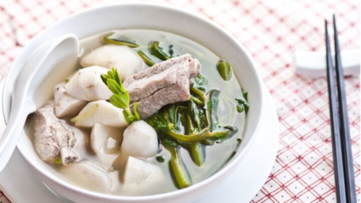 Ít người biết củ khoai sọ dân dã và rẻ tiền lại là vị thuốc chữa được nhiều bệnh- Ảnh 1. Ít người biết củ khoai sọ dân dã và rẻ tiền lại là vị thuốc chữa được nhiều bệnh- Ảnh 1.