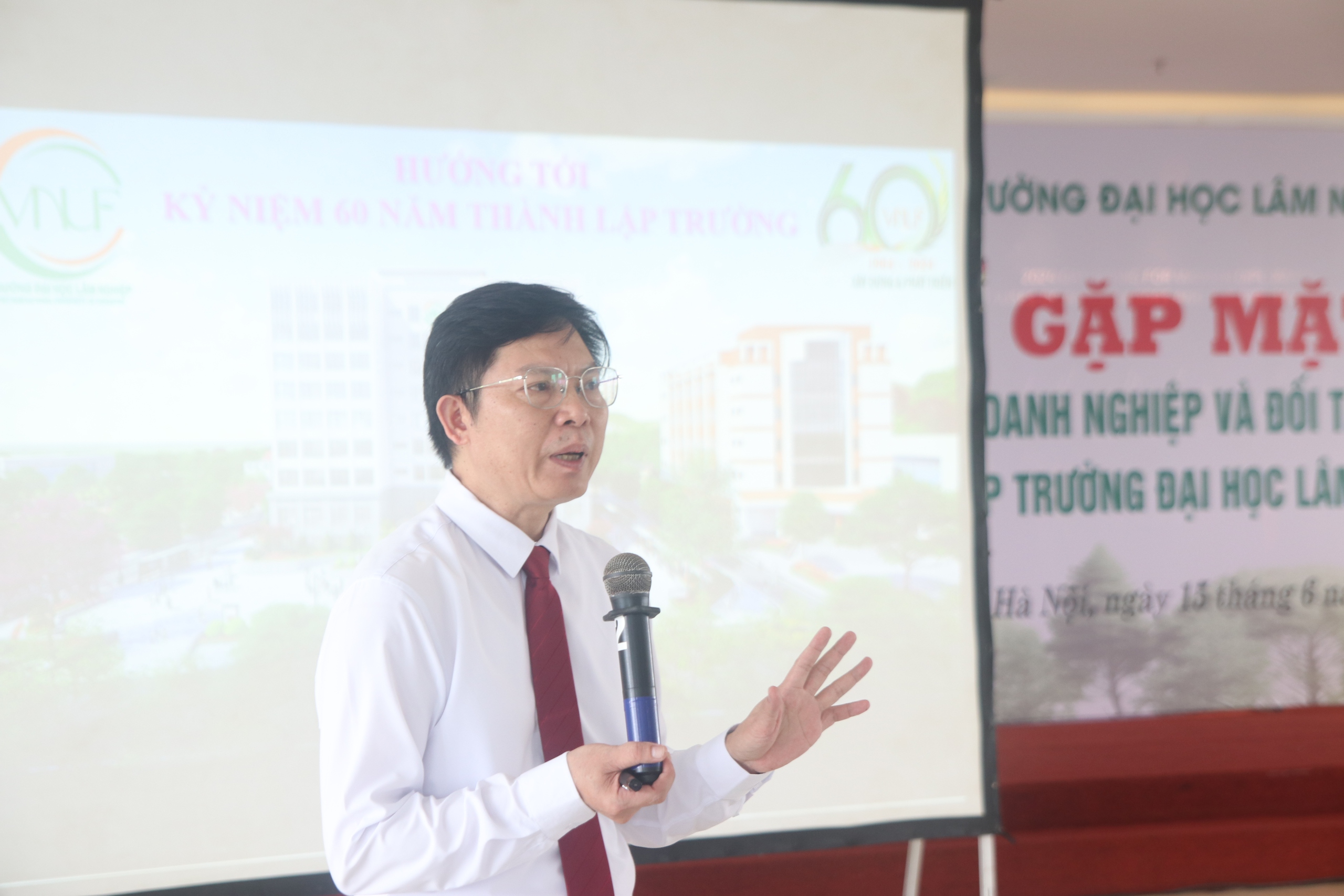 Các chuyên gia "hiến kế" nâng cao chất lượng đào tạo nguồn nhân lực phục vụ ngành lâm nghiệp- Ảnh 1.