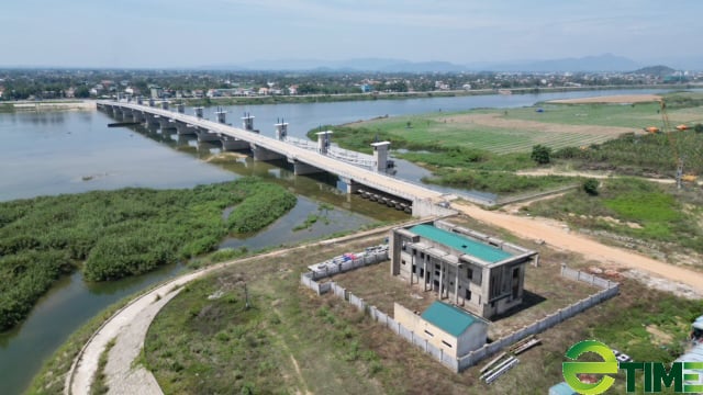 Hiện trạng đập dâng 1.500 tỷ ở Quảng Ngãi bị buộc “ngủ đông” ngay đỉnh điểm thời gian thi công- Ảnh 1. Hiện trạng đập dâng 1.500 tỷ ở Quảng Ngãi bị buộc “ngủ đông” ngay đỉnh điểm thời gian thi công- Ảnh 1.
