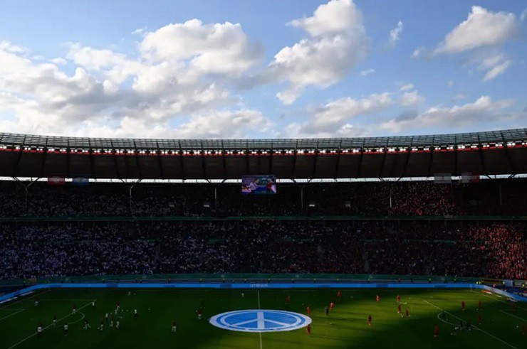 Độc lạ EURO 2024: Nhà vệ sinh nam nữ đều chung và thịt nướng thuần chay- Ảnh 3.