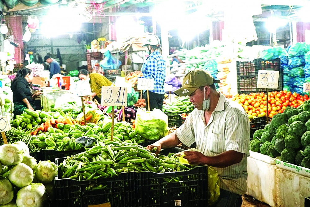 Cạnh tranh với "chợ mạng", tiểu thương chợ truyền thống niêm yết giá- Ảnh 1.