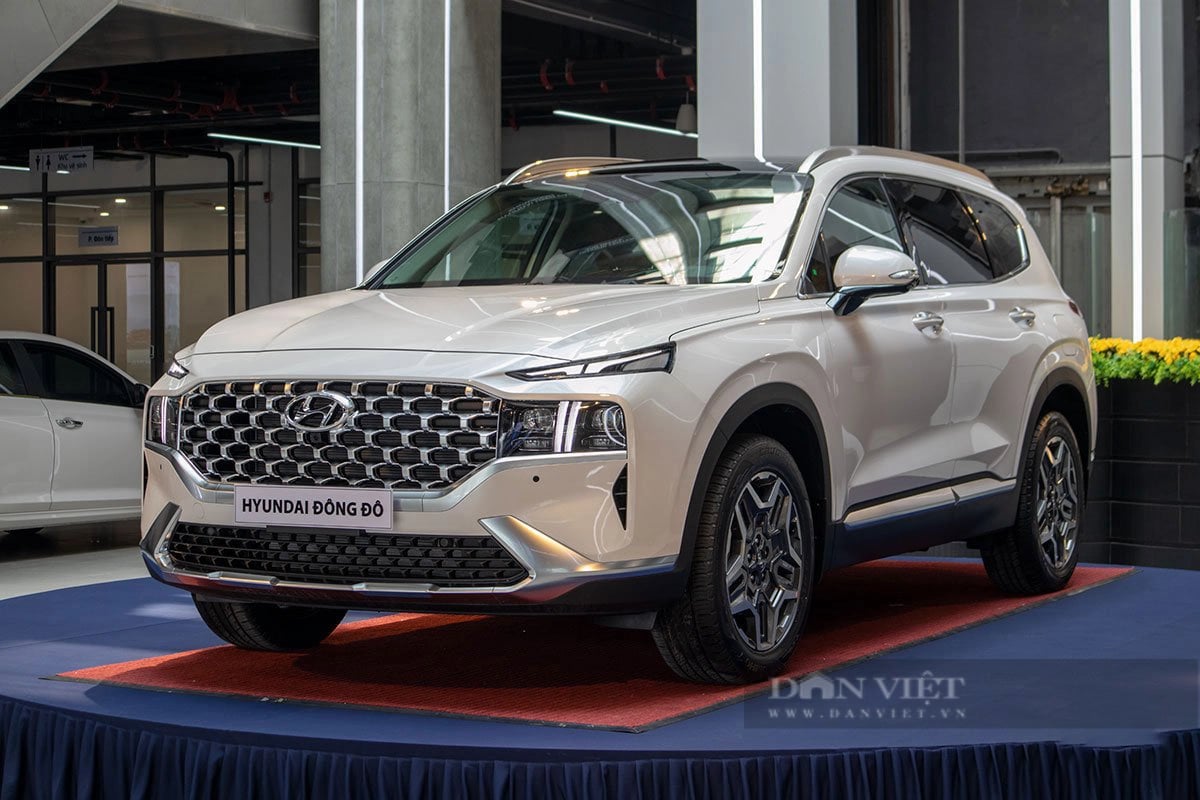 Hyundai Venue, Santa Fe giảm giá niêm yết đến 100 triệu đồng- Ảnh 1.