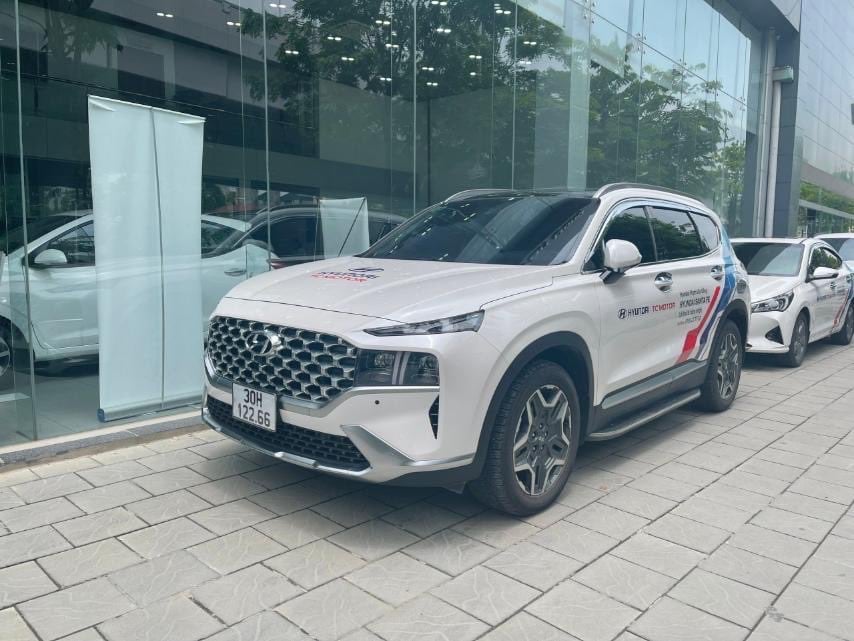 Hyundai Venue, Santa Fe giảm giá niêm yết đến 100 triệu đồng- Ảnh 3.