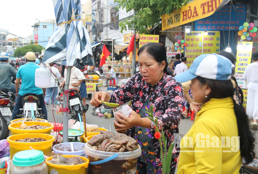 Góc phố ẩm thực miếu Bà Chúa Xứ Núi Sam- Ảnh 5.