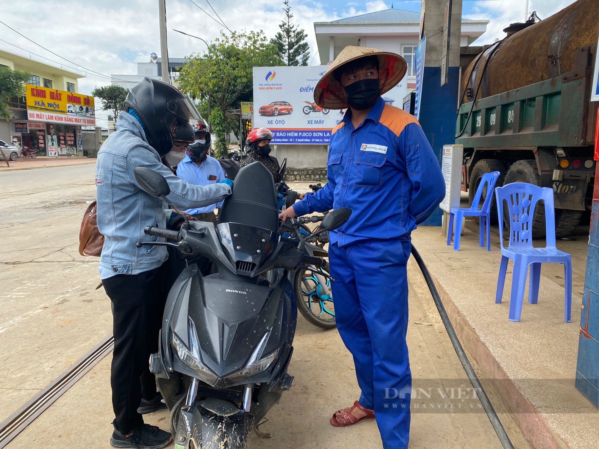 Giá xăng dầu hôm nay 3/6: Giảm không 