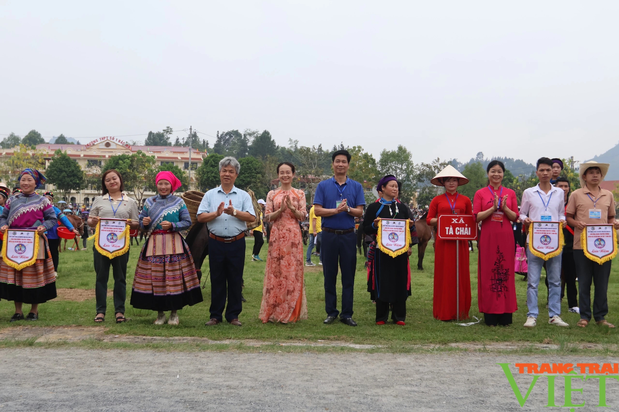 Hấp dẫn Giải đua ngựa truyền thống trên cao nguyên trắng Bắc Hà- Ảnh 2.