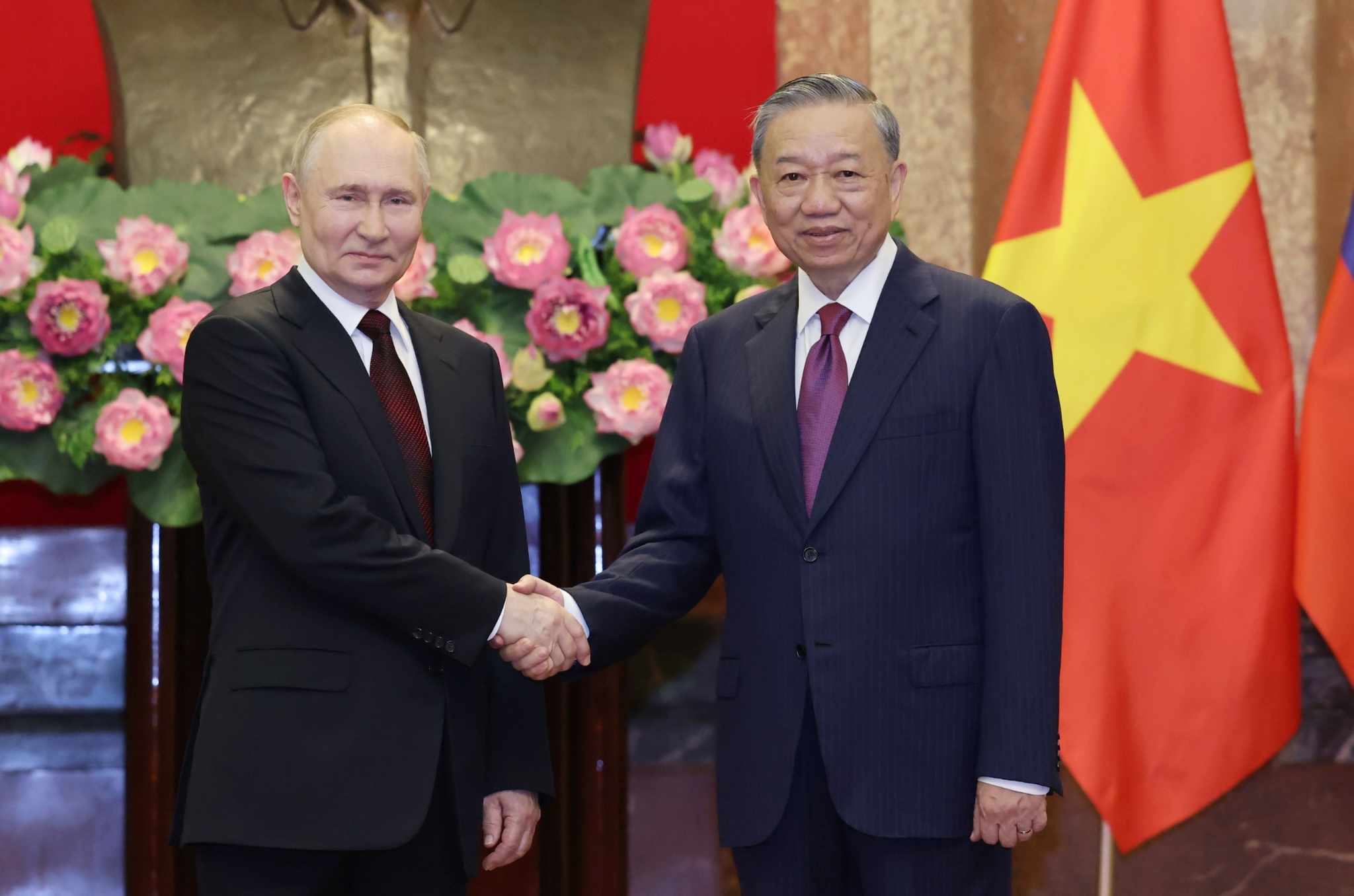 Báo nước ngoài: "Ngoại giao cây tre" của Việt Nam thành công với chuyến thăm của 3 lãnh đạo nước lớn- Ảnh 2.