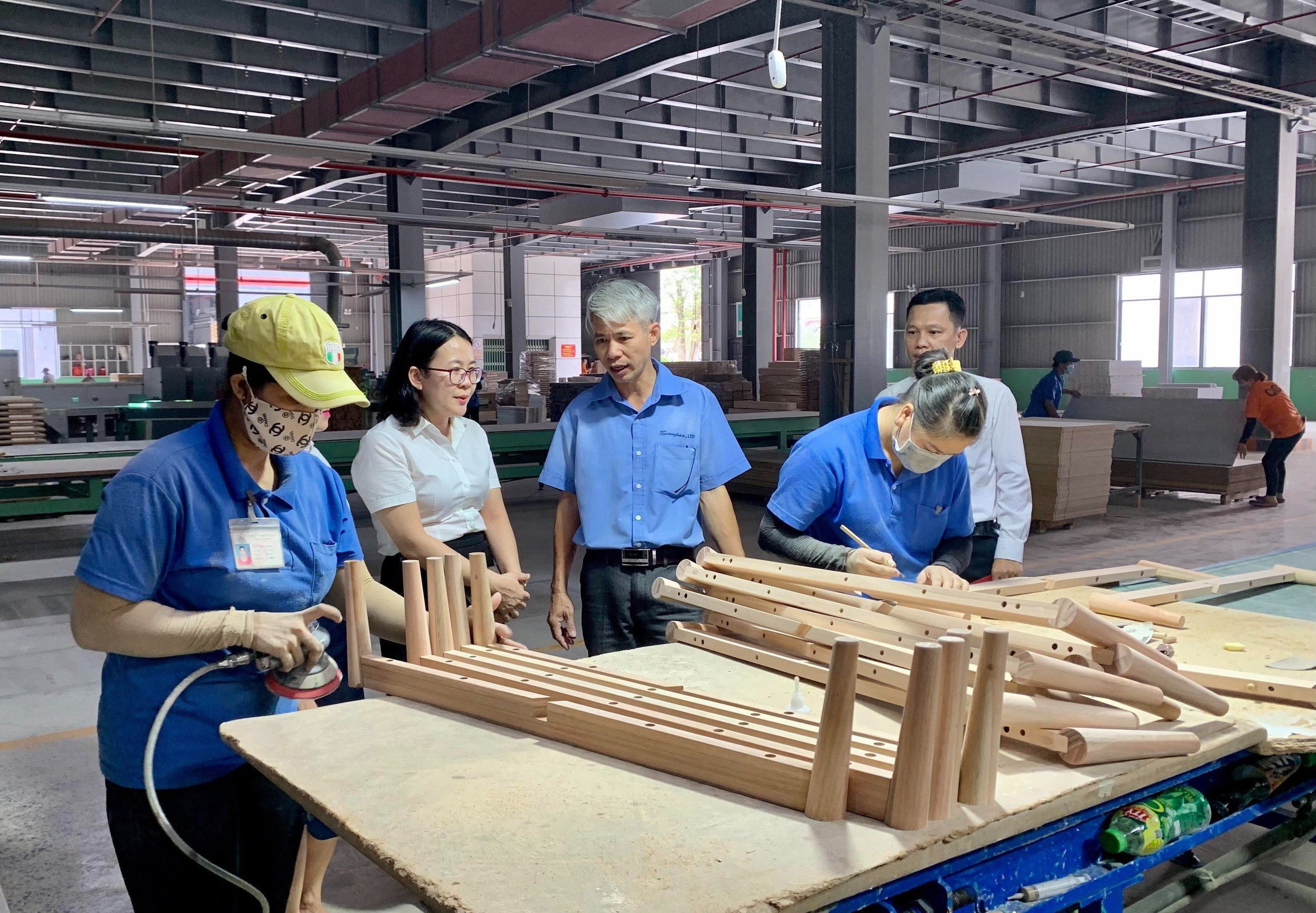 Phó Thống đốc: Điều chuyển chỉ tiêu tăng trưởng tín dụng không phụ thuộc câu chuyện xin - cho của ngân hàng- Ảnh 1. Phó Thống đốc: Điều chuyển chỉ tiêu tăng trưởng tín dụng không phụ thuộc câu chuyện xin - cho của ngân hàng- Ảnh 1.