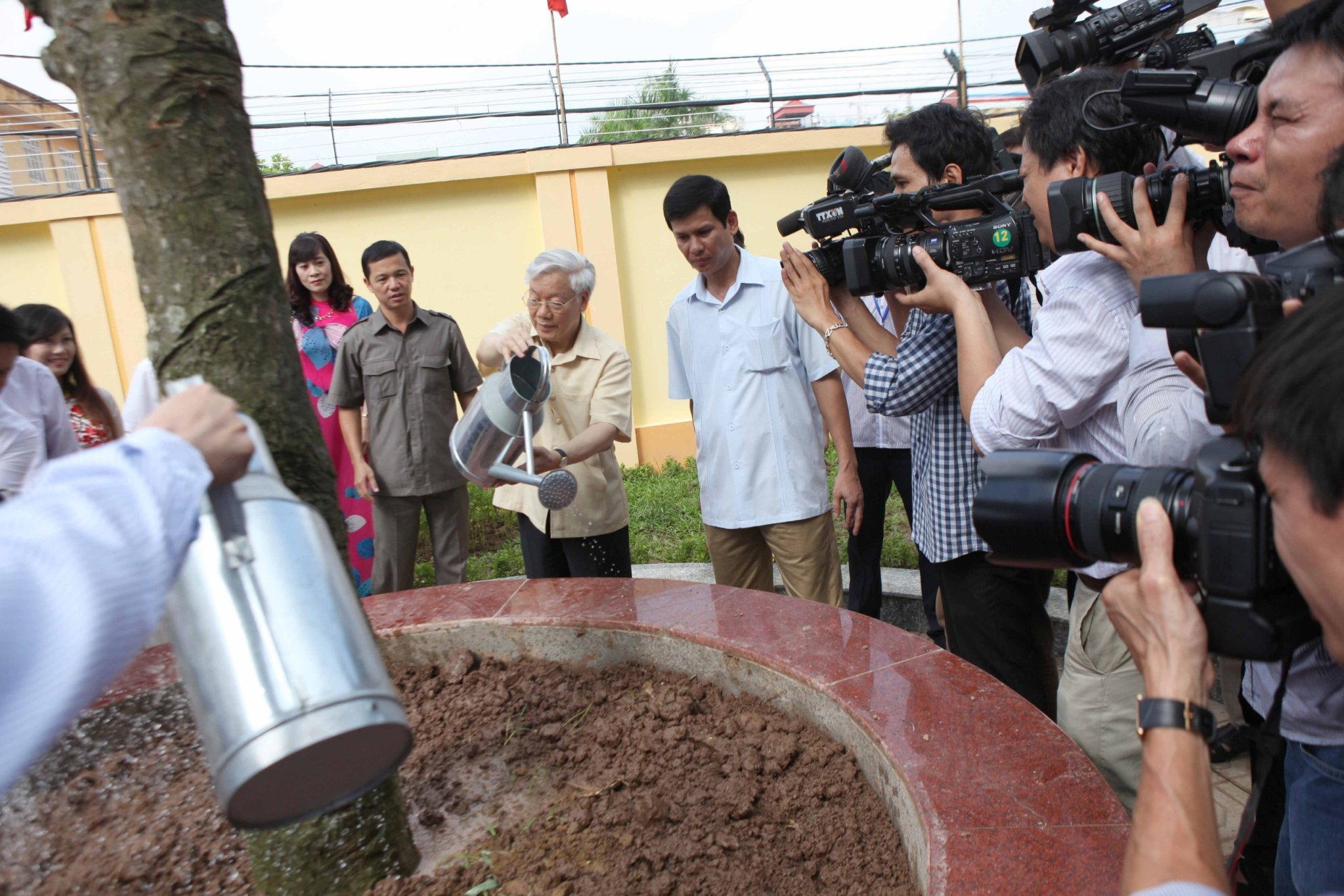 Đằng sau bức ảnh báo chí đẹp, lan toả là sự dấn thân thầm lặng của những "thợ săn" đặc biệt- Ảnh 3.