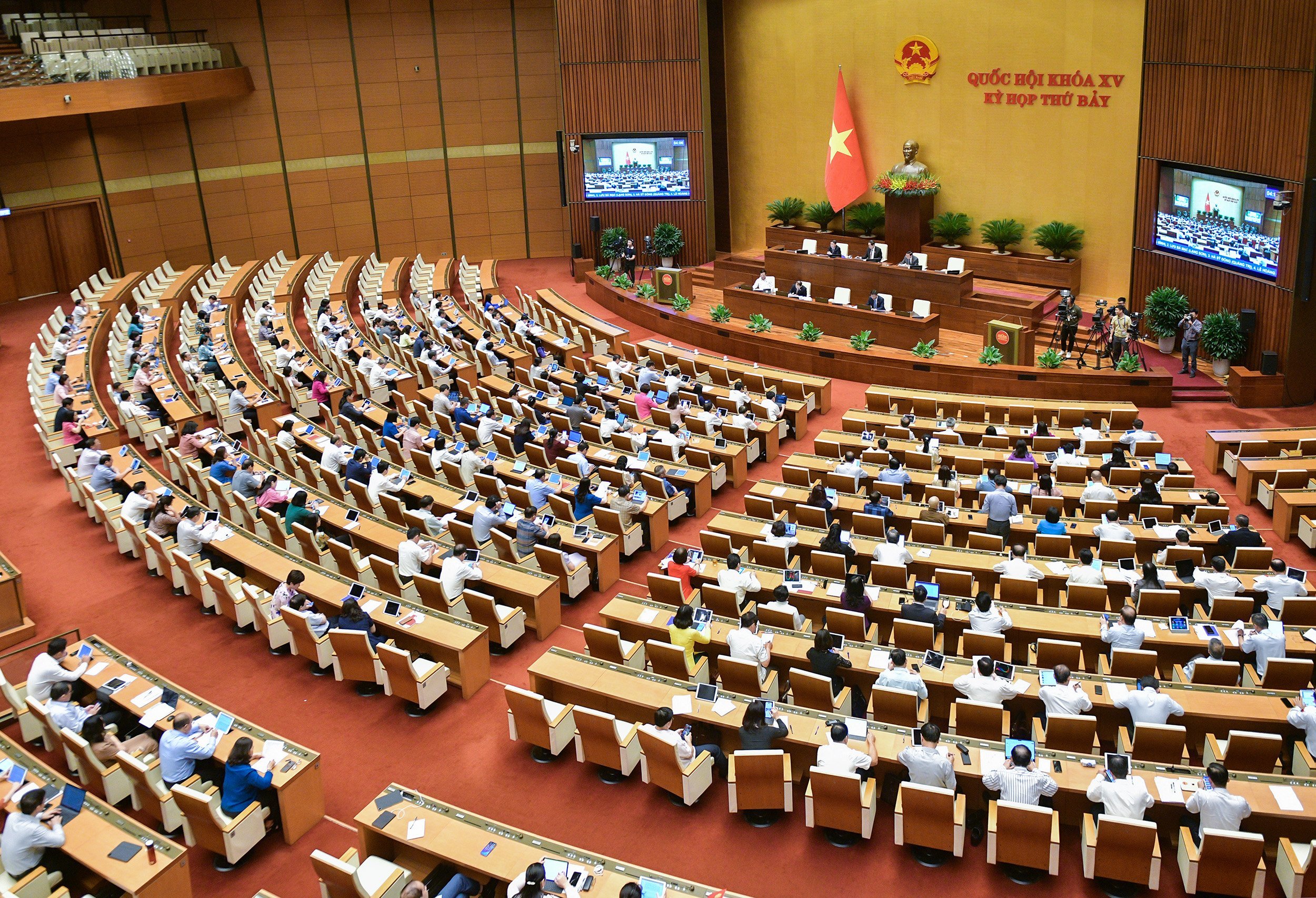 Trung ương cho ý kiến về nhân sự để Bộ Chính trị giới thiệu ra Quốc hội bầu Ủy viên UBTVQH- Ảnh 1.