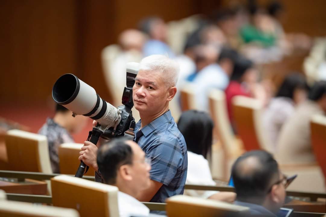 Đằng sau bức ảnh báo chí đẹp, lan toả là sự dấn thân thầm lặng của những "thợ săn" đặc biệt- Ảnh 4.