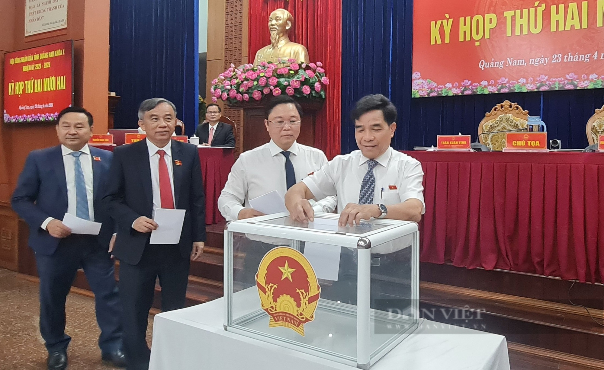 Sáng nay, HĐND tỉnh Quảng Nam bầu các chức danh lãnh đạo chủ chốt UBND tỉnh  - Ảnh 1.