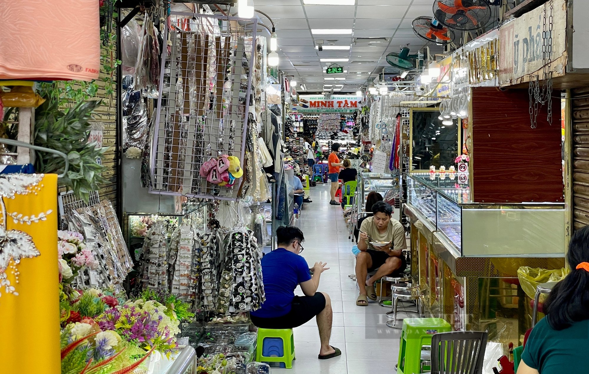 Sau 2 ngày đồng loạt đóng sạp, tiểu thương chợ An Đông đã bán lại bình thường- Ảnh 1.