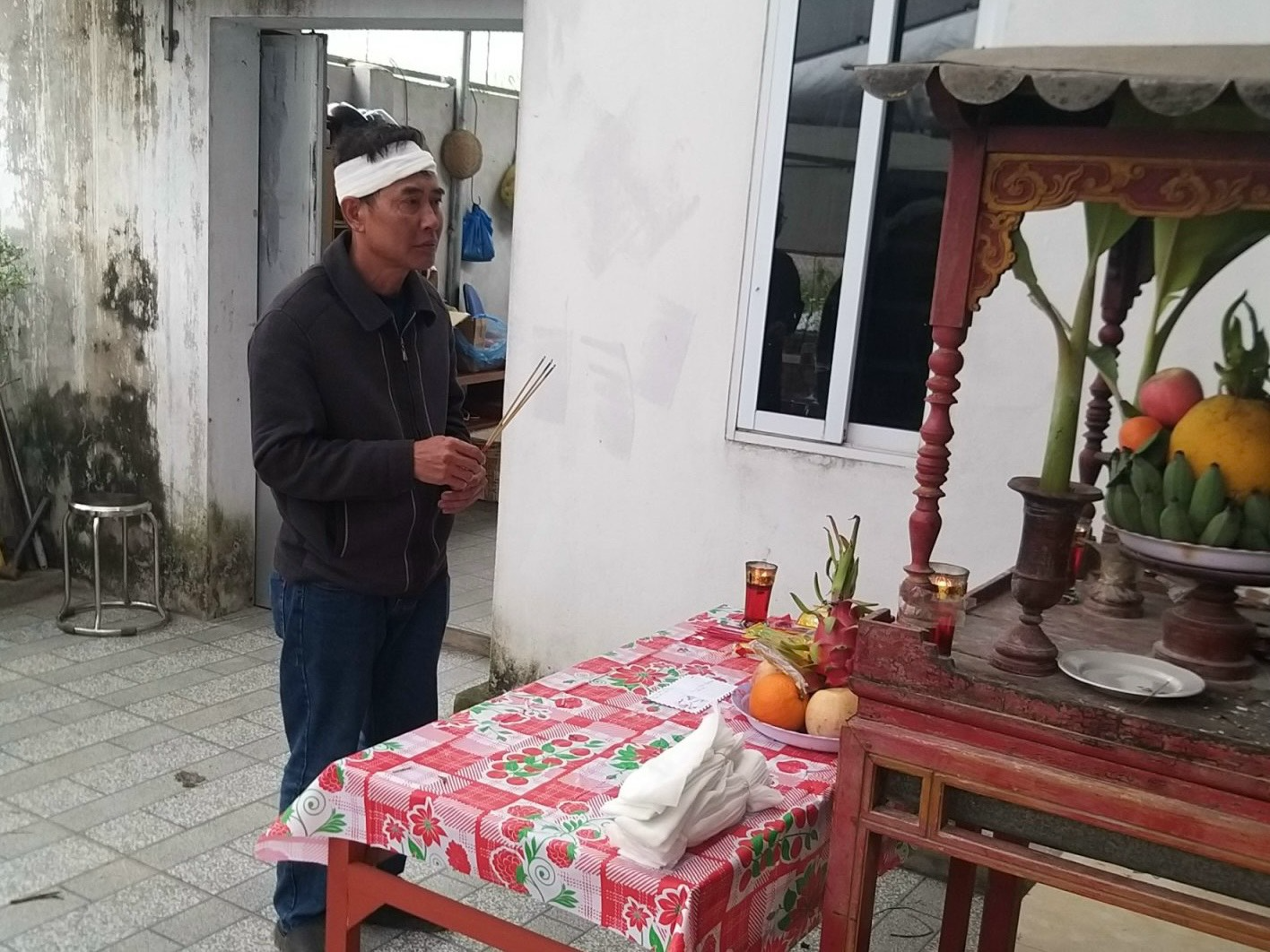 Khóc - cười cùng những phận đời khó khăn- Ảnh 2.