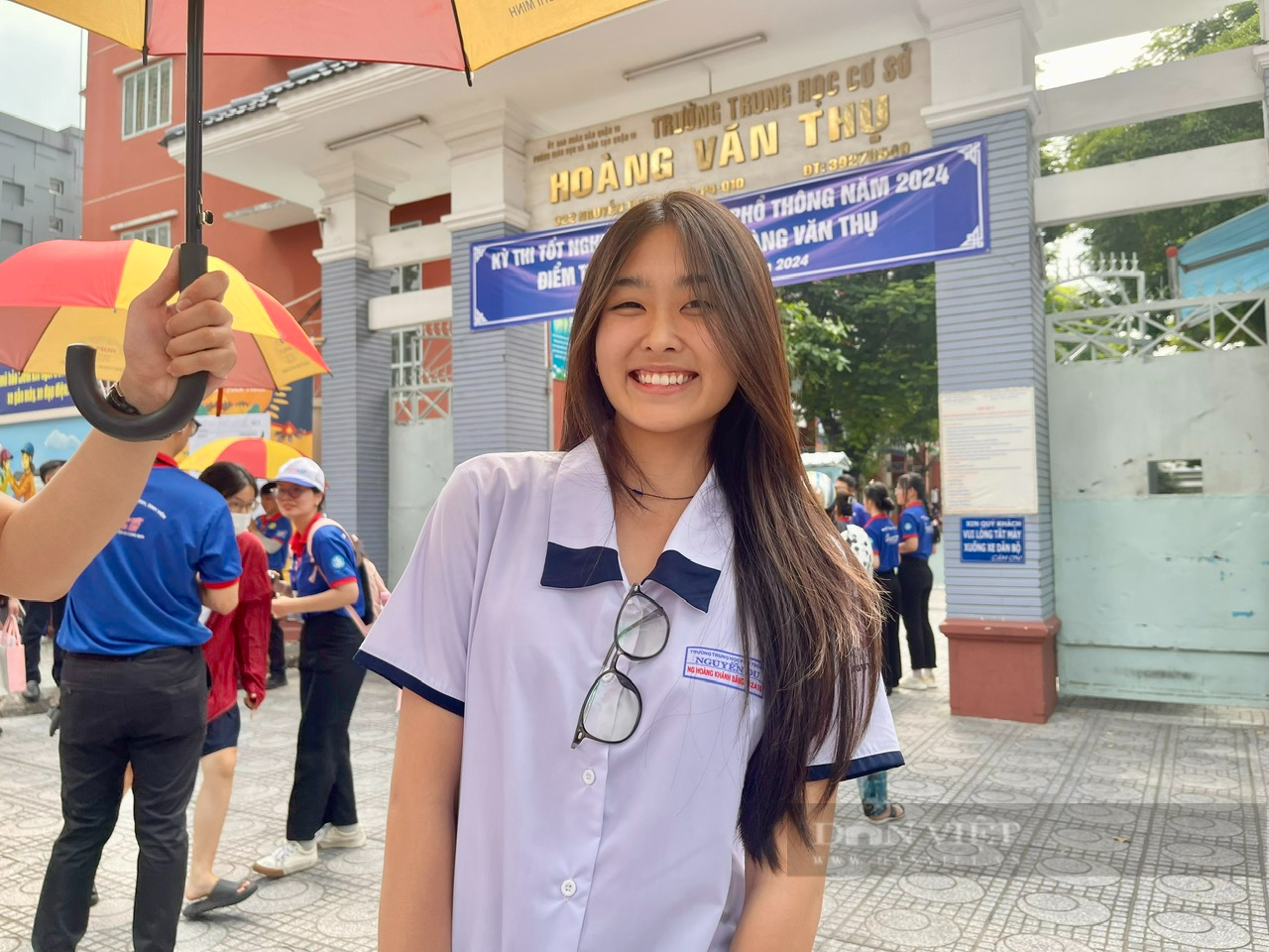 "Trúng tủ" môn Ngữ văn, các thí sinh cười tươi như hoa rời phòng thi- Ảnh 12.