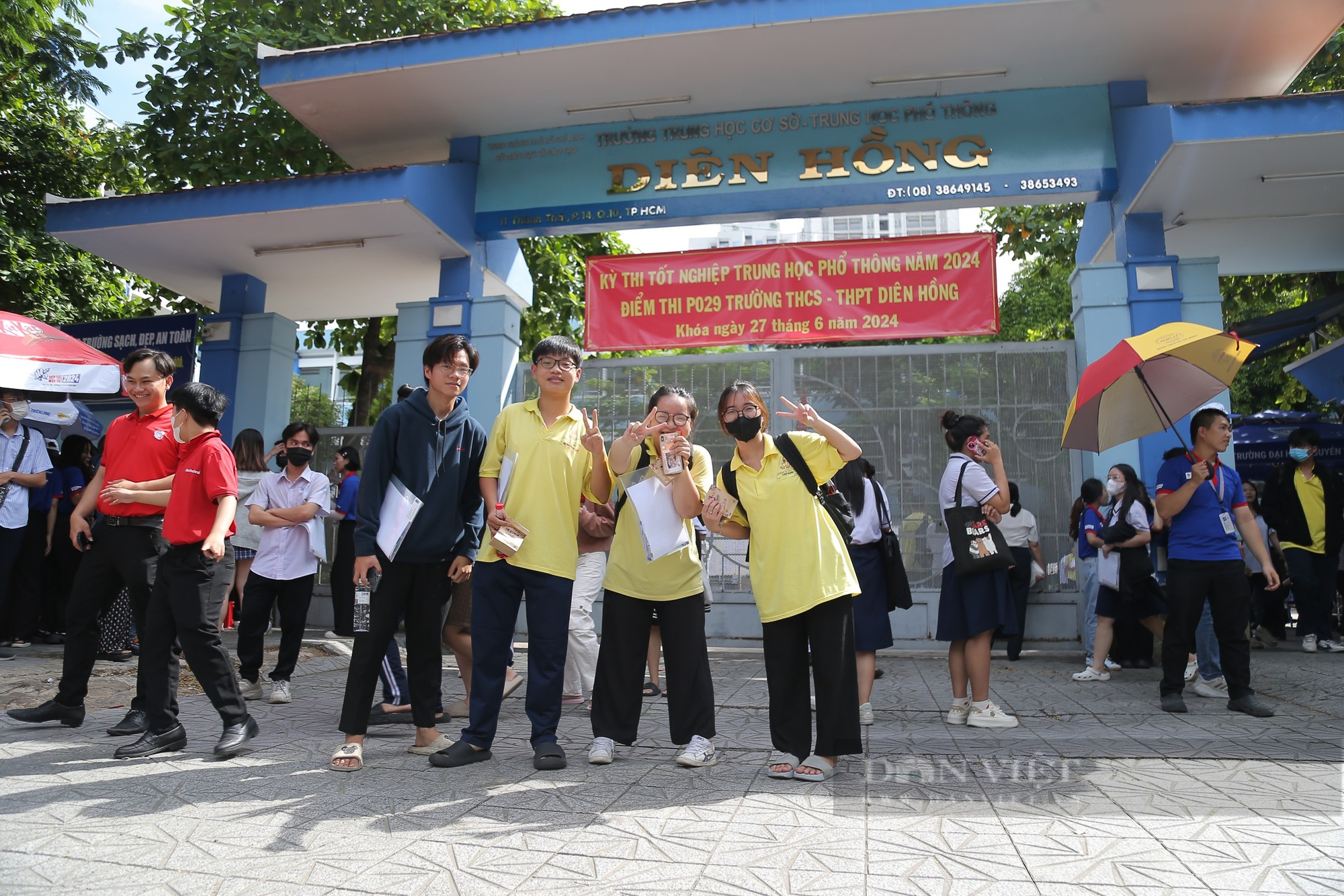 "Trúng tủ" môn Ngữ văn, các thí sinh cười tươi như hoa rời phòng thi- Ảnh 14.