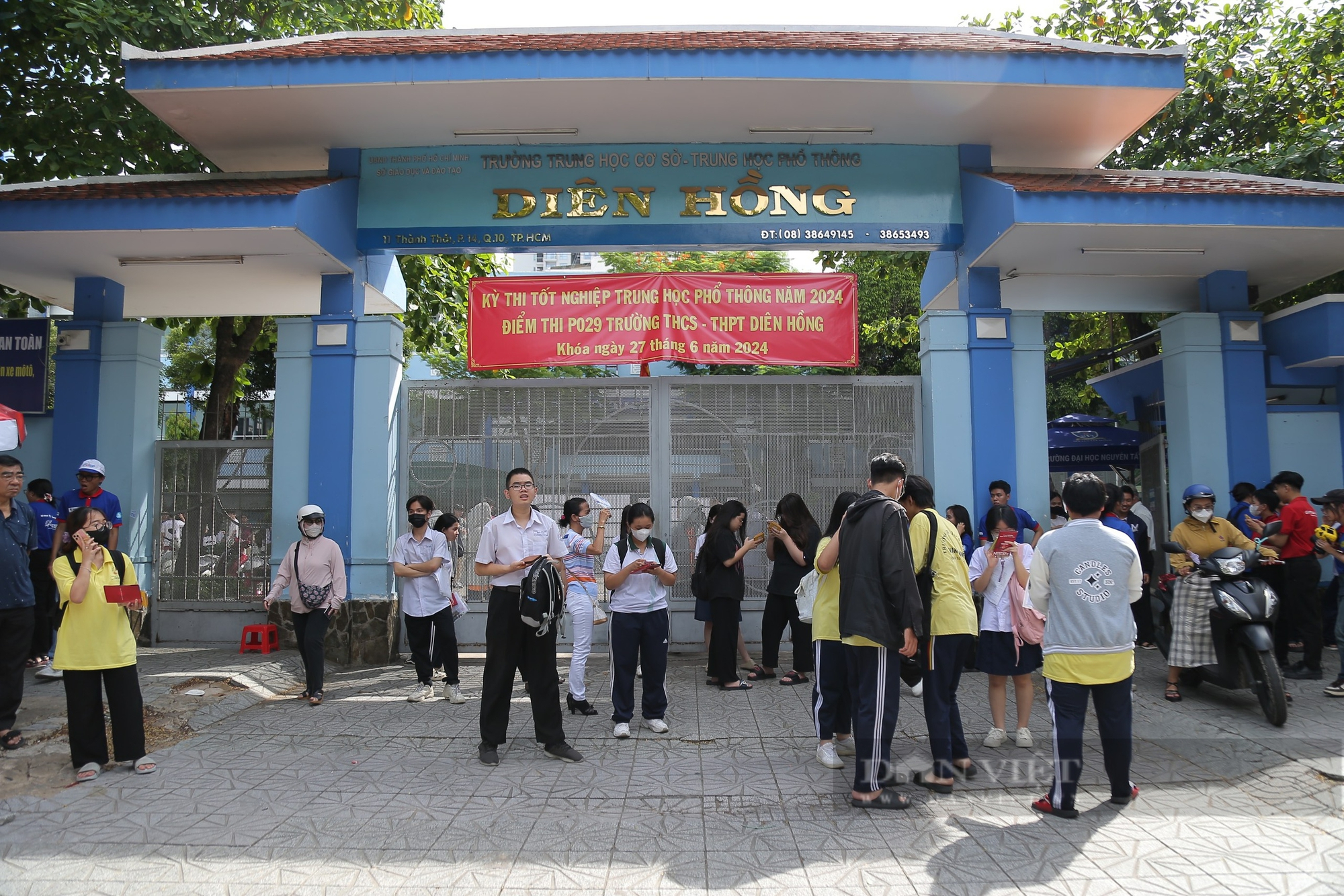 "Trúng tủ" môn Ngữ văn, các thí sinh cười tươi như hoa rời phòng thi- Ảnh 15.