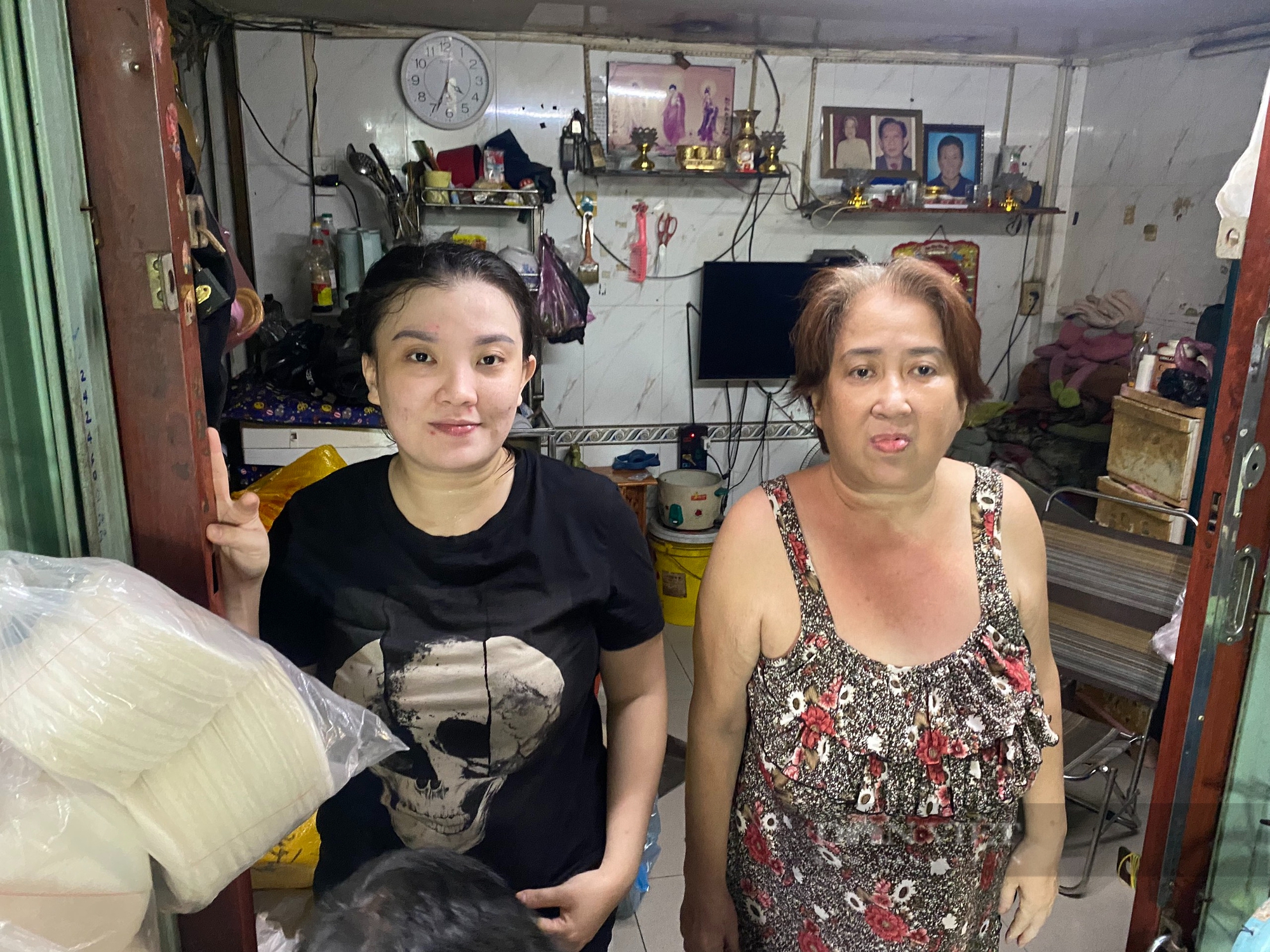 Nơi người dân "chia ca ra ngủ” (Bài 1): Cận cảnh sống chui rúc tại quận giàu nhất TP.HCM- Ảnh 5.