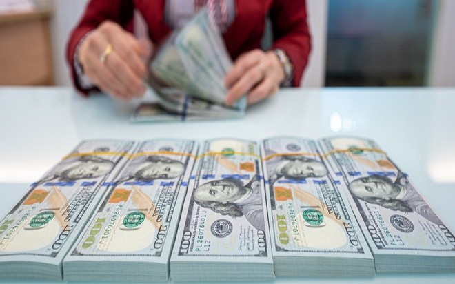 Giá USD thị trường tự do vượt mốc 26.000 đồng