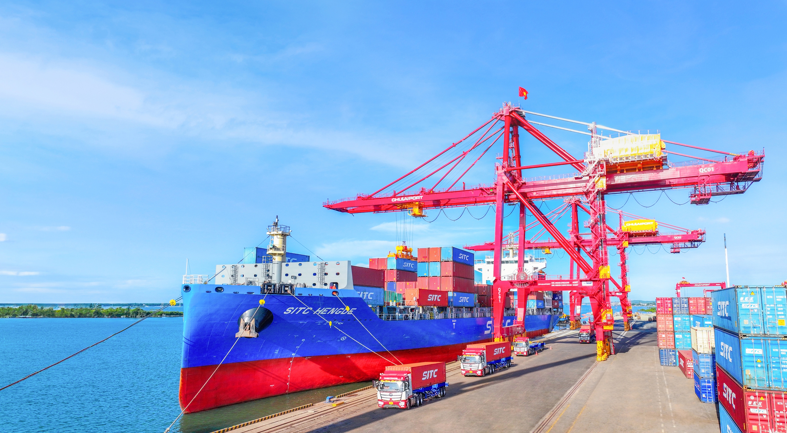 Cảng Chu Lai đã đầu tư hơn 400 tỷ đồng cho trang thiết bị, phương tiện.