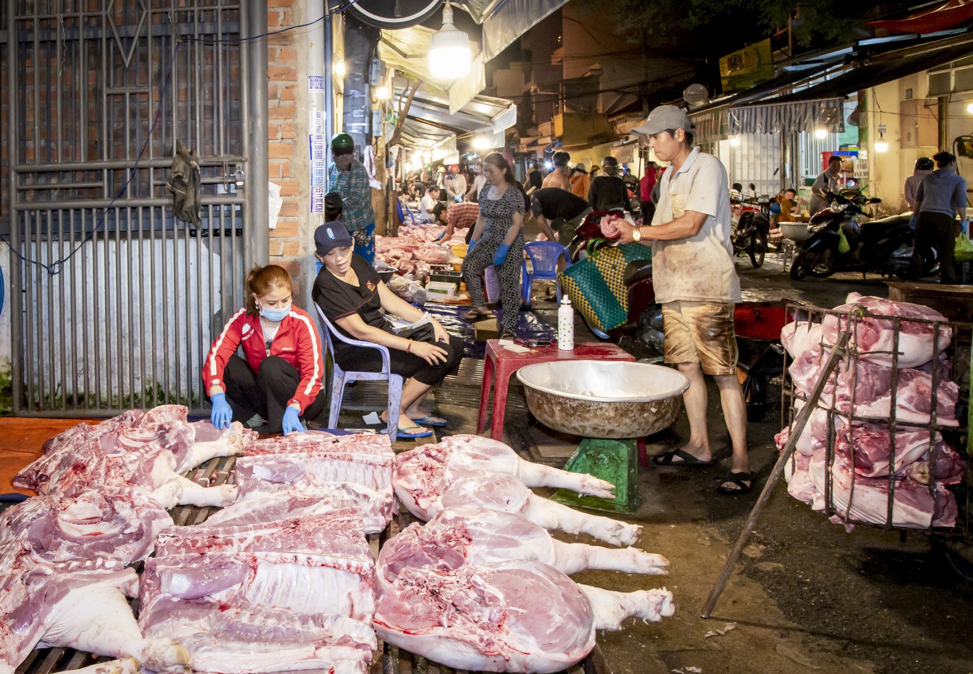 "Lợn, gà khỏa thân" vẫn xuất hiện trên đường, đề xuất thu thuế đối với giết mổ gia súc, gia cầm- Ảnh 3.