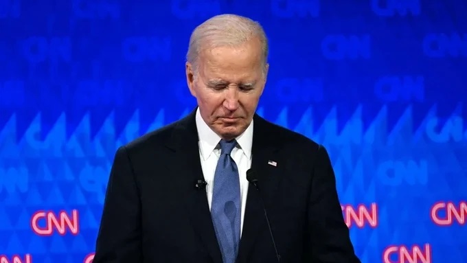 Ông Biden đối mặt với nguy cơ bị đảng Dân chủ thay thế sau cuộc tranh luận thảm họa với ông Trump- Ảnh 1.