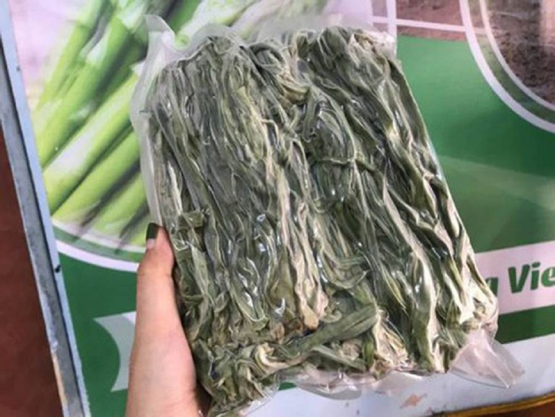 Rau hình dáng trông như nắm cỏ, giá đắt đỏ gần 500.000 đồng/kg mà các bà nội trợ vẫn lùng mua- Ảnh 3. Rau hình dáng trông như nắm cỏ, giá đắt đỏ gần 500.000 đồng/kg mà các bà nội trợ vẫn lùng mua- Ảnh 3.