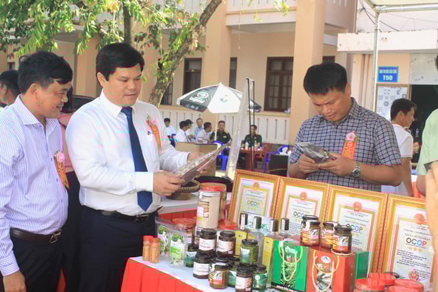 Quảng Ngãi vinh danh 14 sản phẩm/bộ sản phẩm công nghiệp nông thôn tiêu biểu cấp tỉnh năm 2024- Ảnh 6. Quảng Ngãi vinh danh 14 sản phẩm/bộ sản phẩm công nghiệp nông thôn tiêu biểu cấp tỉnh năm 2024- Ảnh 6.