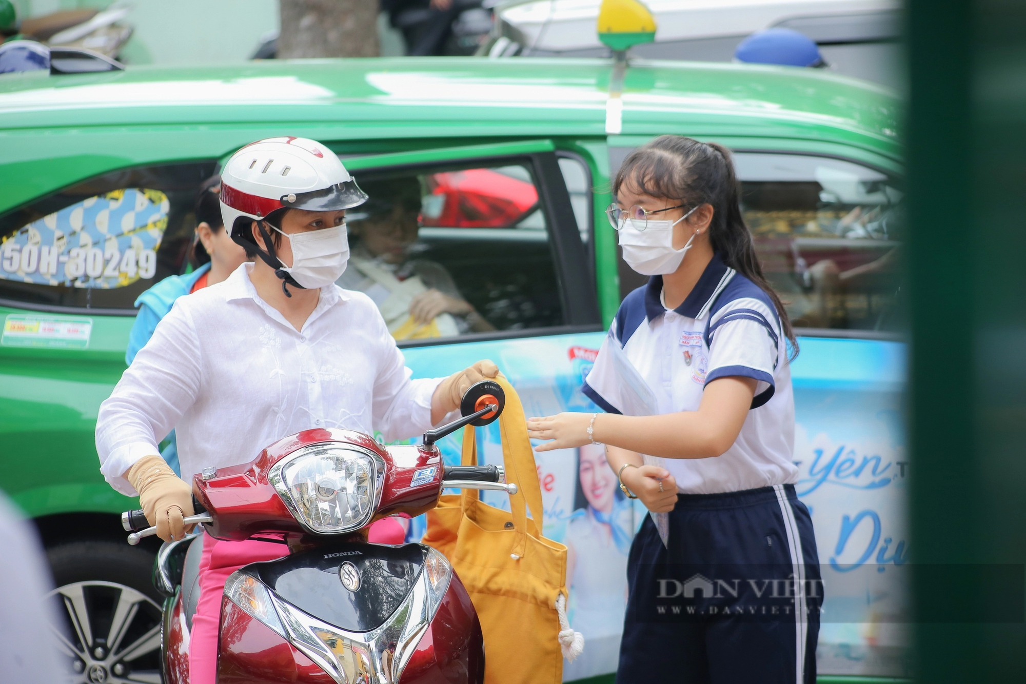 TP.HCM bắt đầu thi môn đầu tiên tại kỳ thi vào lớp 10 THPT năm học 2024-2025- Ảnh 3.