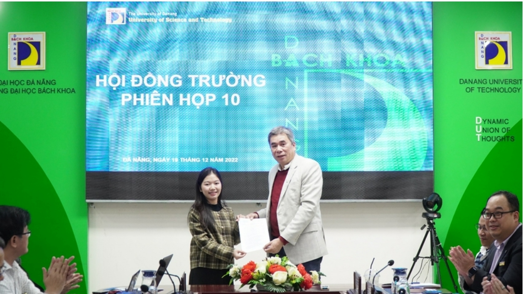 Hành trình nỗ lực tỏa sáng của nữ Đảng viên trẻ, là sinh viên trong Hội đồng trường- Ảnh 6.