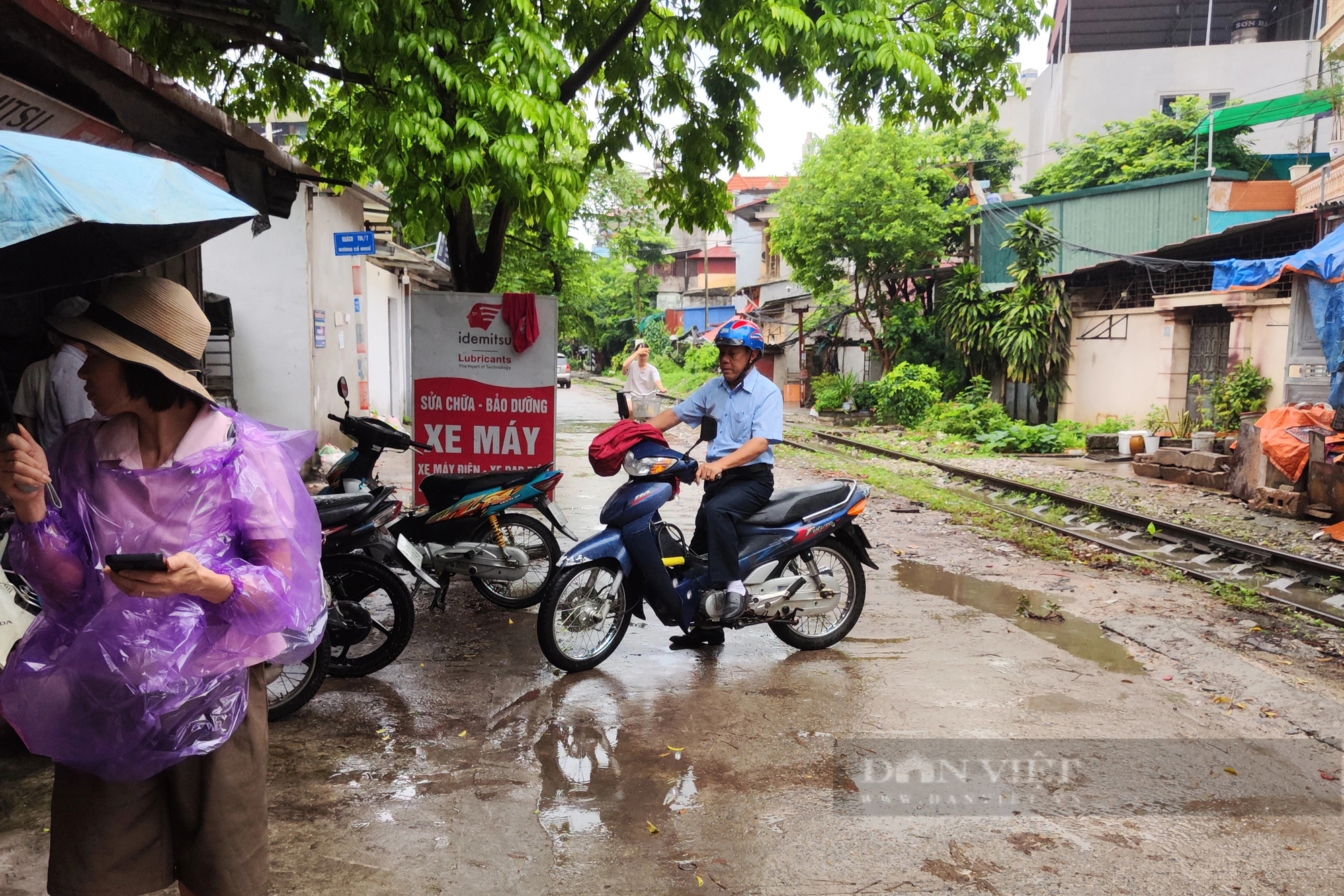 Từ vụ ô tô bị tai nạn cạnh đường sắt: Cần giải phóng hành lang an toàn triệt để, đảm bảo an toàn- Ảnh 1.