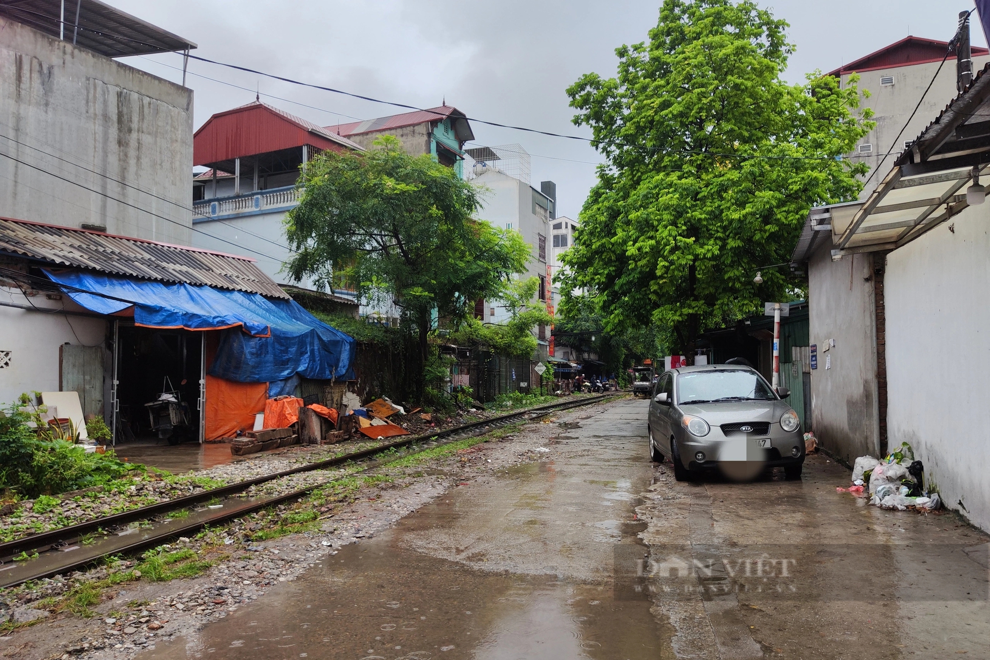 Từ vụ ô tô bị tai nạn cạnh đường sắt: Cần giải phóng hành lang an toàn triệt để, đảm bảo an toàn- Ảnh 2.