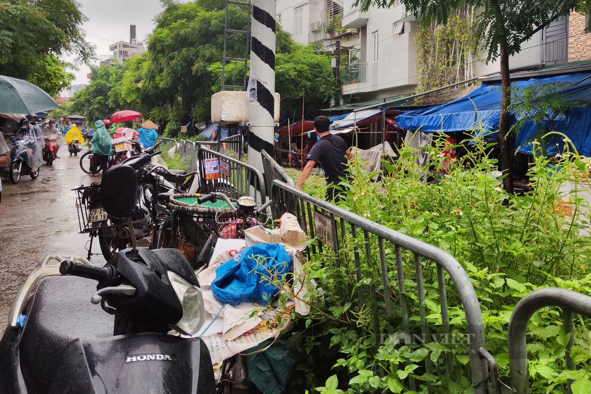 Từ vụ ô tô bị tai nạn cạnh đường sắt: Cần giải phóng hành lang an toàn triệt để, đảm bảo an toàn- Ảnh 5.