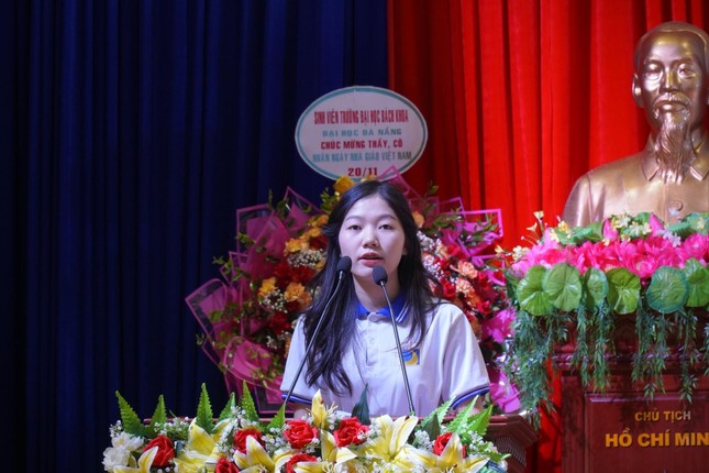Hành trình nỗ lực tỏa sáng của nữ Đảng viên trẻ, là sinh viên trong Hội đồng trường- Ảnh 2.