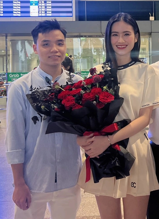 Hoa hậu Ý Nhi xinh đẹp "đọ sắc" với Á hậu Đào Thị Hiền khi vừa về Việt Nam, ai nổi bật hơn?- Ảnh 5.