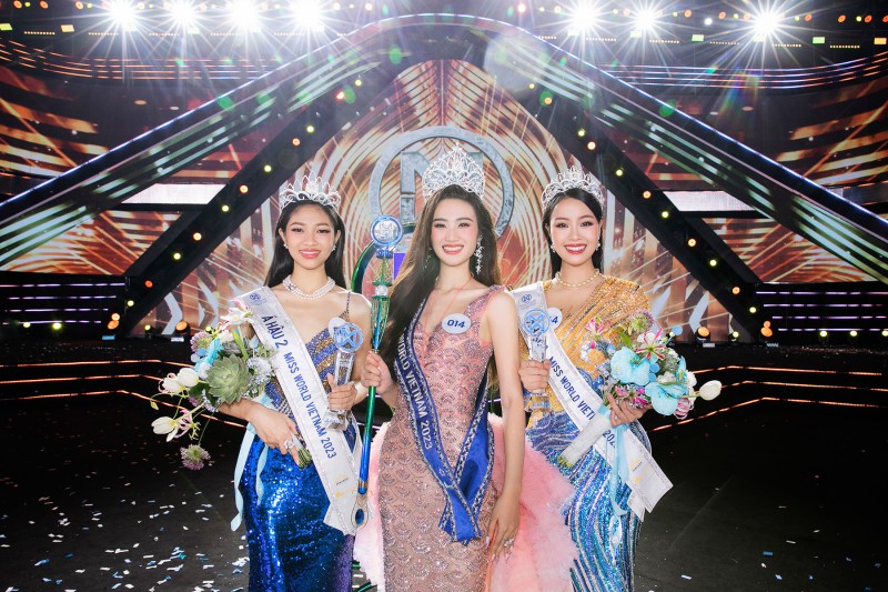Hoa hậu Ý Nhi xinh đẹp "đọ sắc" với Á hậu Đào Thị Hiền khi vừa về Việt Nam, ai nổi bật hơn?- Ảnh 4.