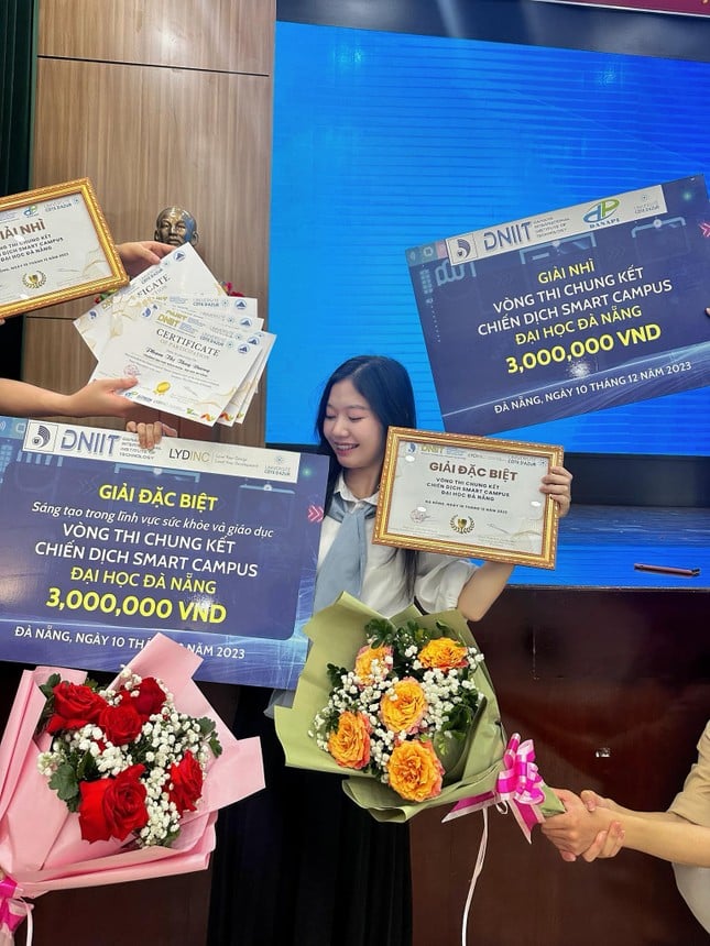 Hành trình nỗ lực tỏa sáng của nữ Đảng viên trẻ, là sinh viên trong Hội đồng trường- Ảnh 5.