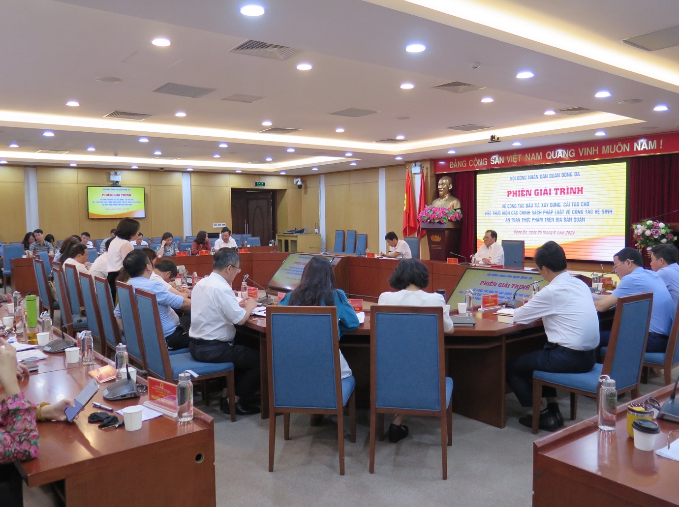 Quận Đống Đa tiến hành giải trình về “công tác đầu tư, xây dựng, cải tạo chợ và vệ sinh an toàn thực phẩm”- Ảnh 1.