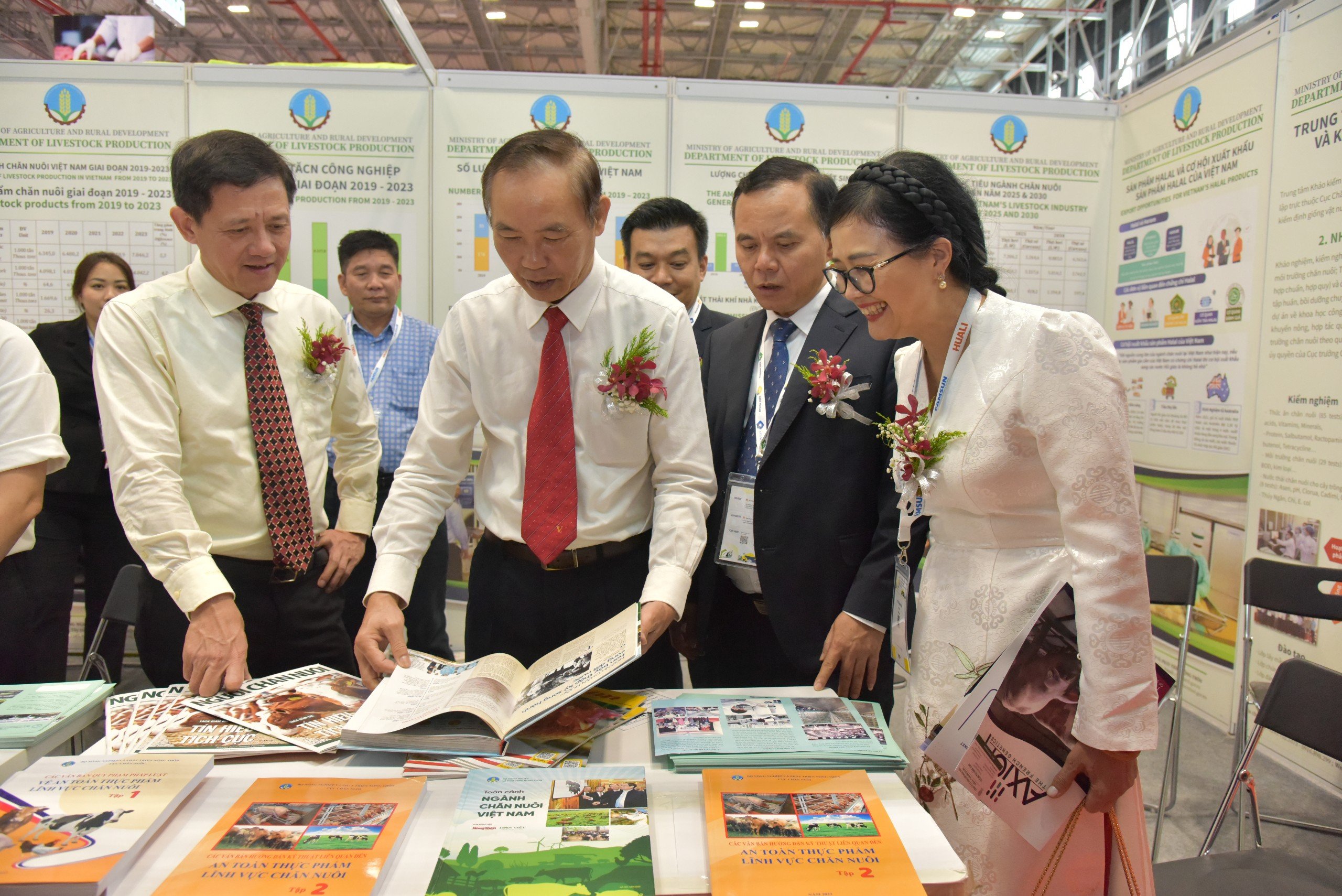 Đặc san Toàn cảnh ngành Chăn nuôi Việt Nam - "cẩm nang" quan trọng, bao trùm chuỗi giá trị ngành chăn nuôi- Ảnh 2.