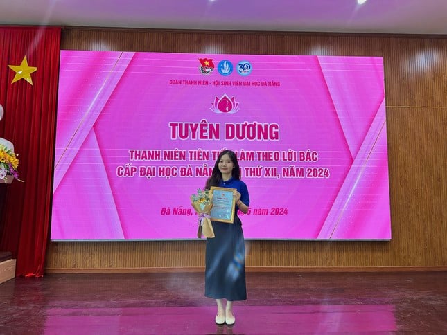 Hành trình nỗ lực tỏa sáng của nữ Đảng viên trẻ, là sinh viên trong Hội đồng trường- Ảnh 7.