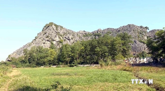 Đào khảo cổ ở một làng có núi đá của Ninh Bình phát lộ hiện vật cổ gì mà ngành chức năng đang bảo tồn?- Ảnh 1.