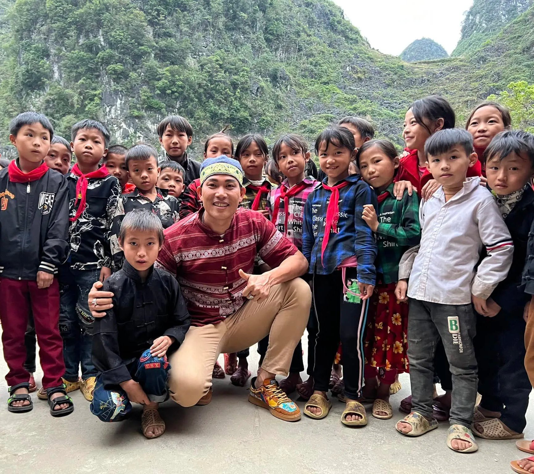 Ca sĩ Quách Beem: "Tôi nung nấu ý tưởng vẽ bức tranh Việt Nam bằng 63 bài hát khi mới vào nghề"- Ảnh 4.