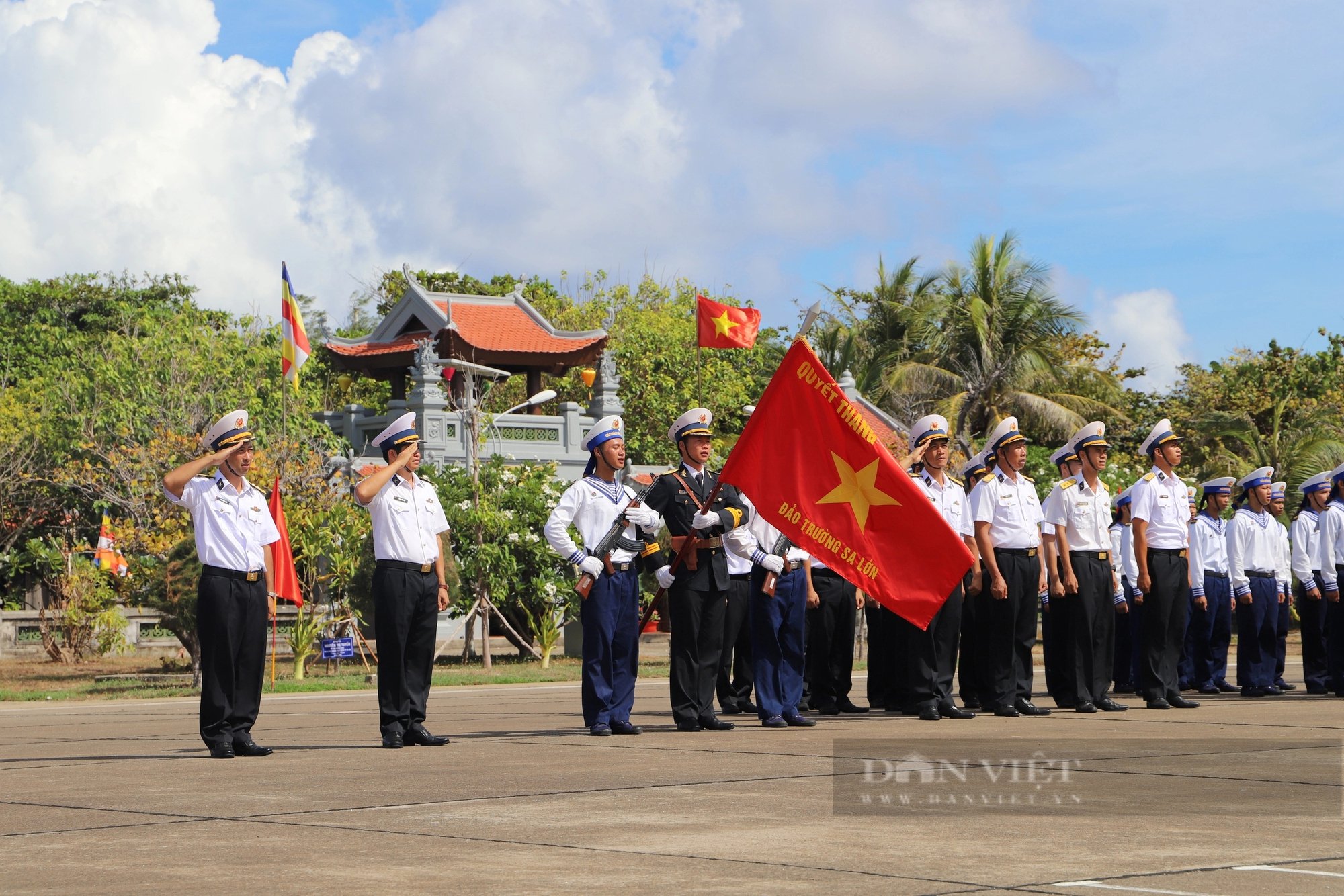 Thiêng liêng lễ diễu binh ở Thị trấn Trường Sa- Ảnh 3.