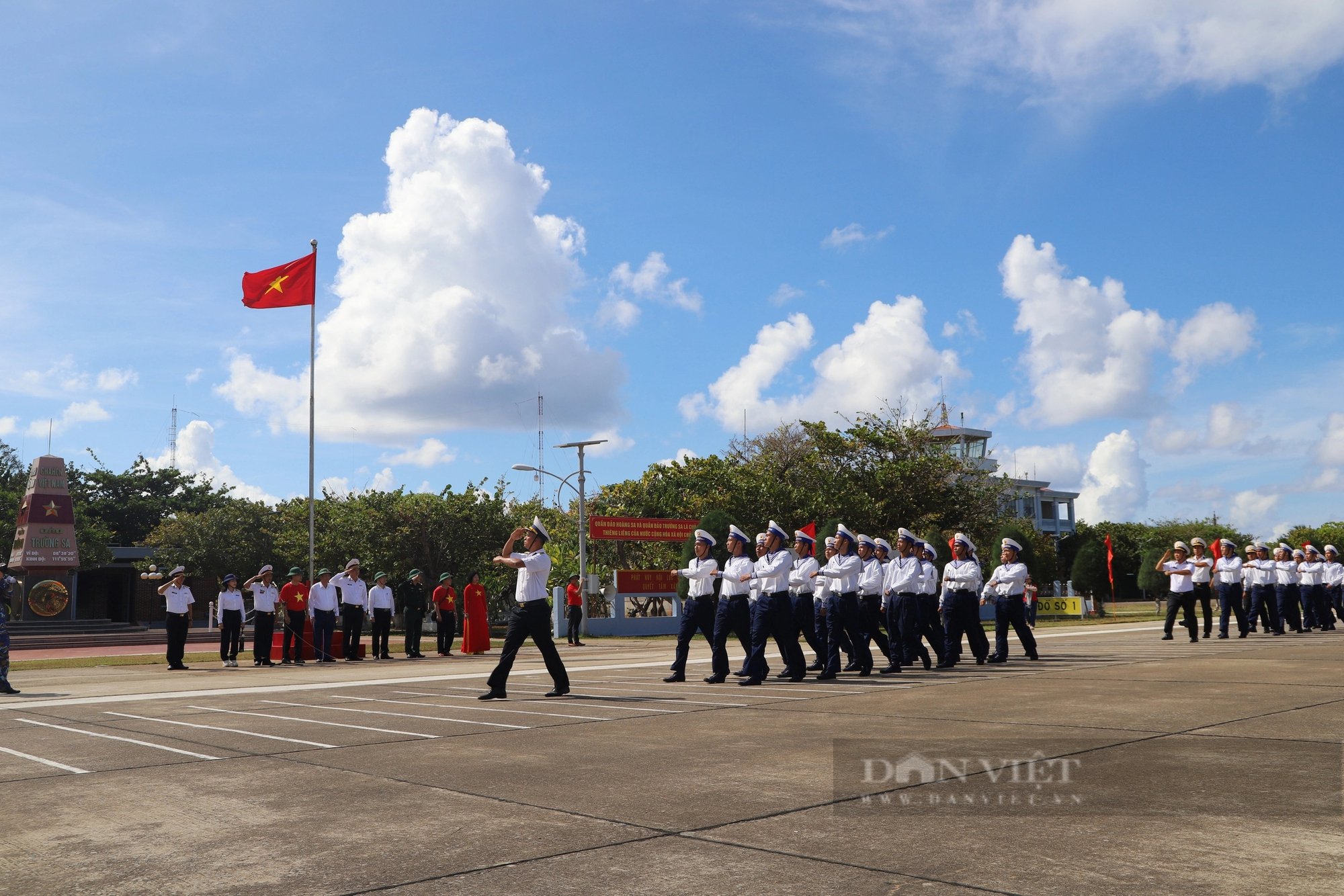 Thiêng liêng lễ diễu binh ở Thị trấn Trường Sa- Ảnh 8.