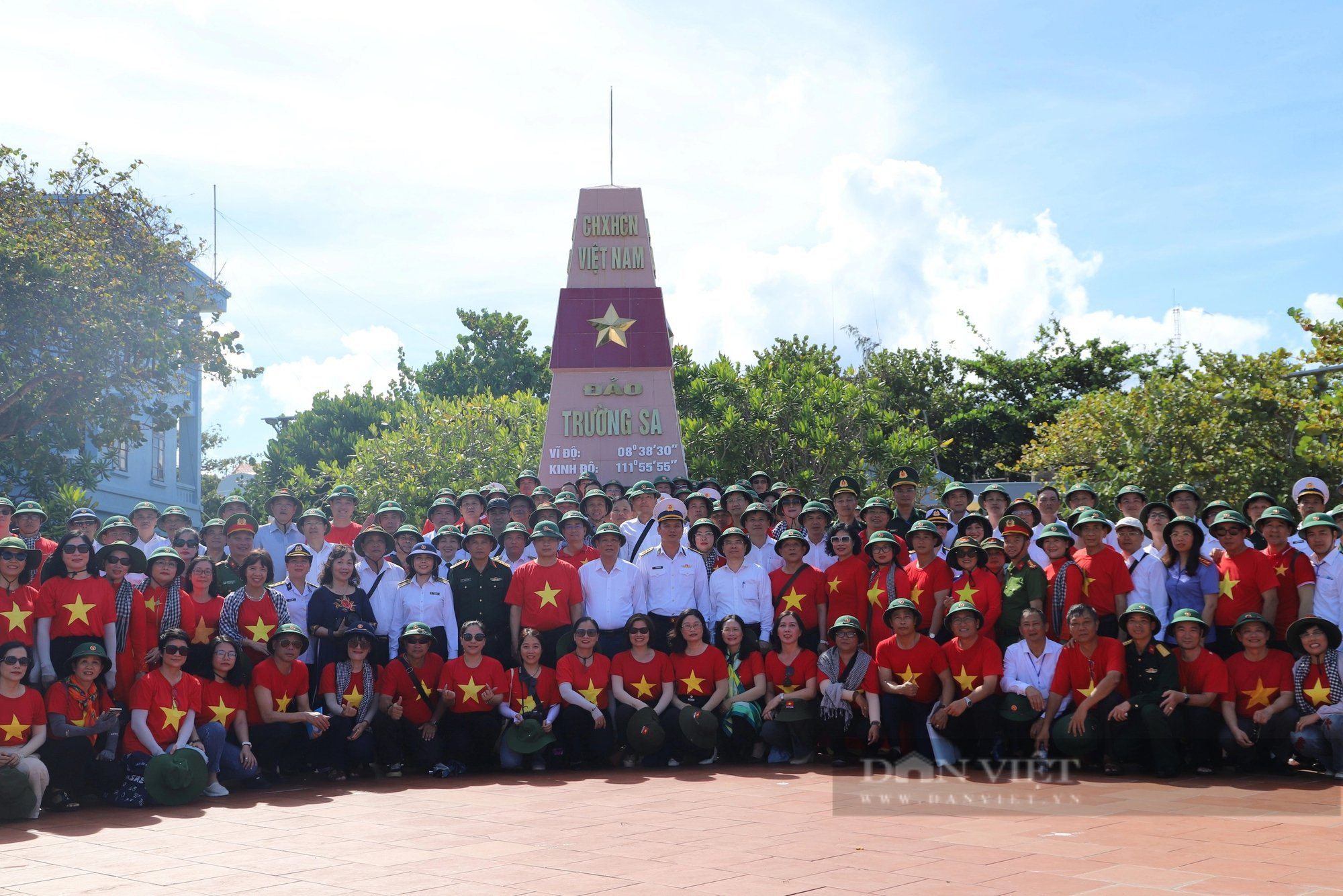 Thiêng liêng lễ diễu binh ở Thị trấn Trường Sa- Ảnh 13.