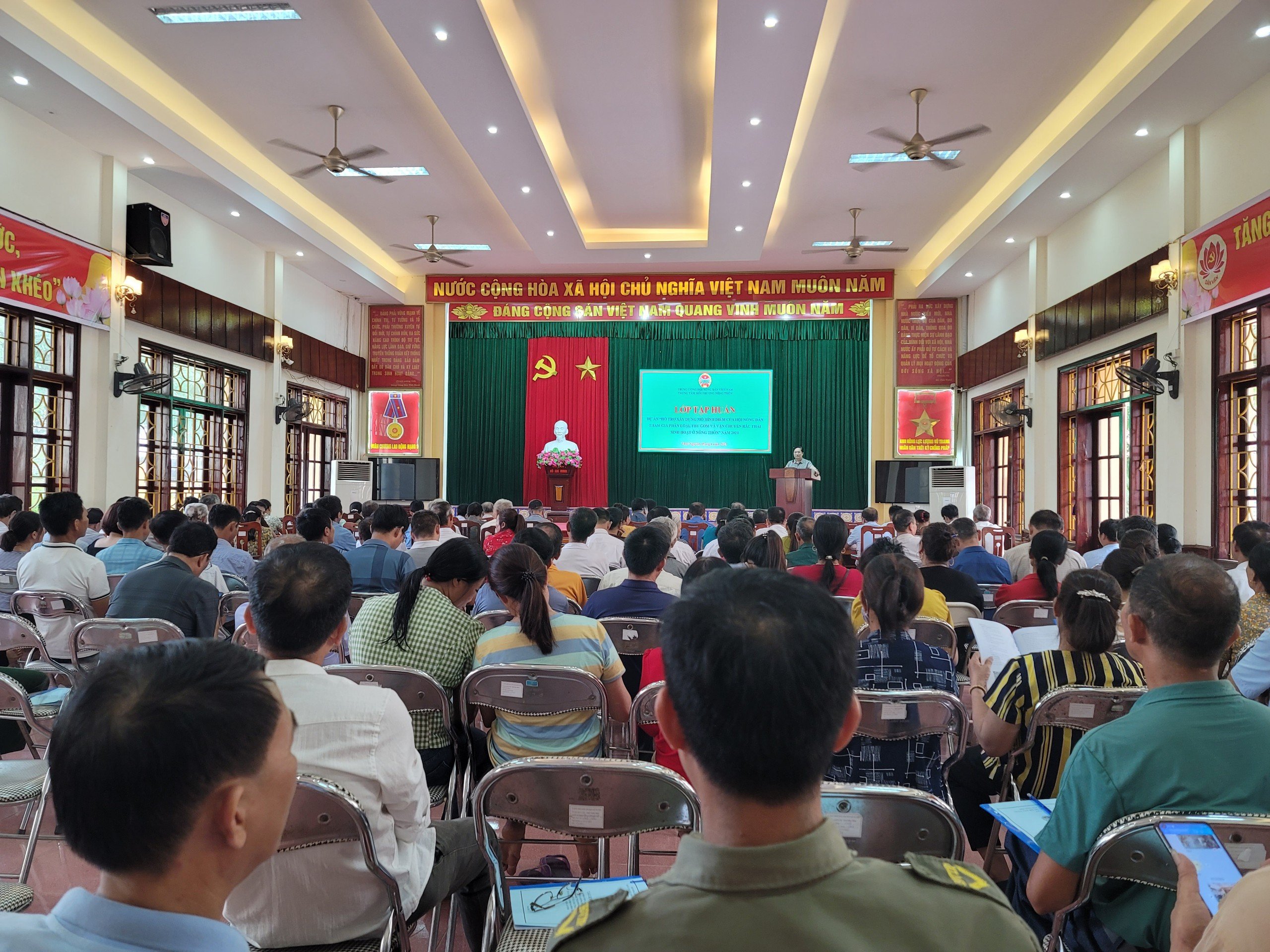Hội Nông dân tỉnh Thái Nguyên phối hợp tập huấn tuyên truyền về phân loại, xử lý rác thải sinh hoạt - Ảnh 1.