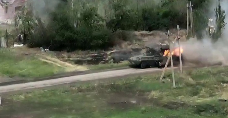 Trận chiến thiết giáp Nga-Mỹ khốc liệt ở Ukraine: M2 Bradley đấu với BTR-82A, kết quả bất ngờ - Ảnh 1.