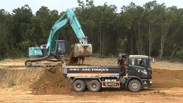 Quảng Ngãi:  Sau cát, huyện Sơn Tịnh tiếp tục dẫn đầu số mỏ đất chuẩn bị đưa ra đấu giá- Ảnh 4.